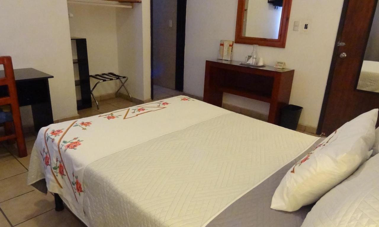 Hotel San Miguel Penjamo ภายนอก รูปภาพ
